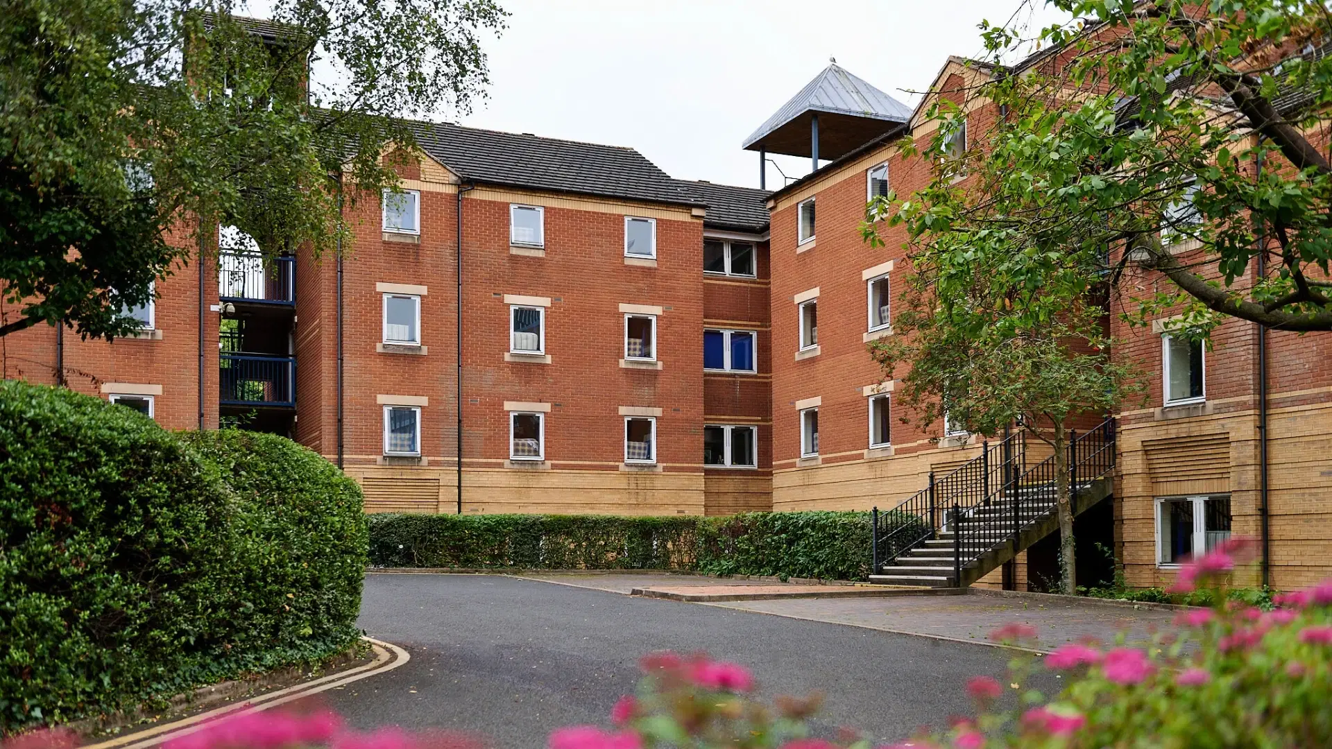 Queen's Hospital Close, Birmingham – Exterior