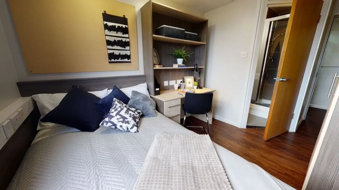 iQ Lambert & Fairfield House, Manchester – Bronze En Suite