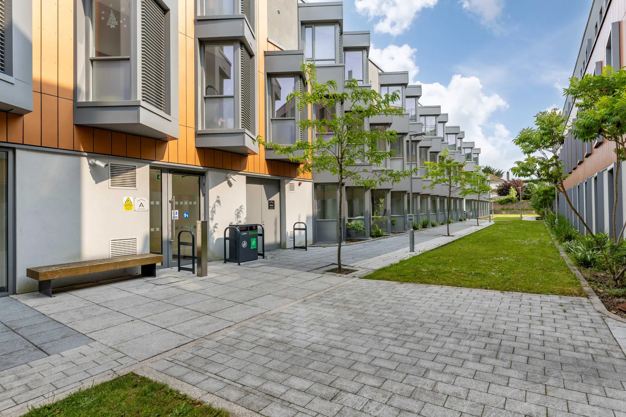 Curraheen Point, Cork – Exterior