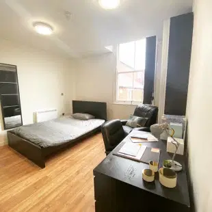 28 De Montfort Street, Leicester – Large Premier Studio