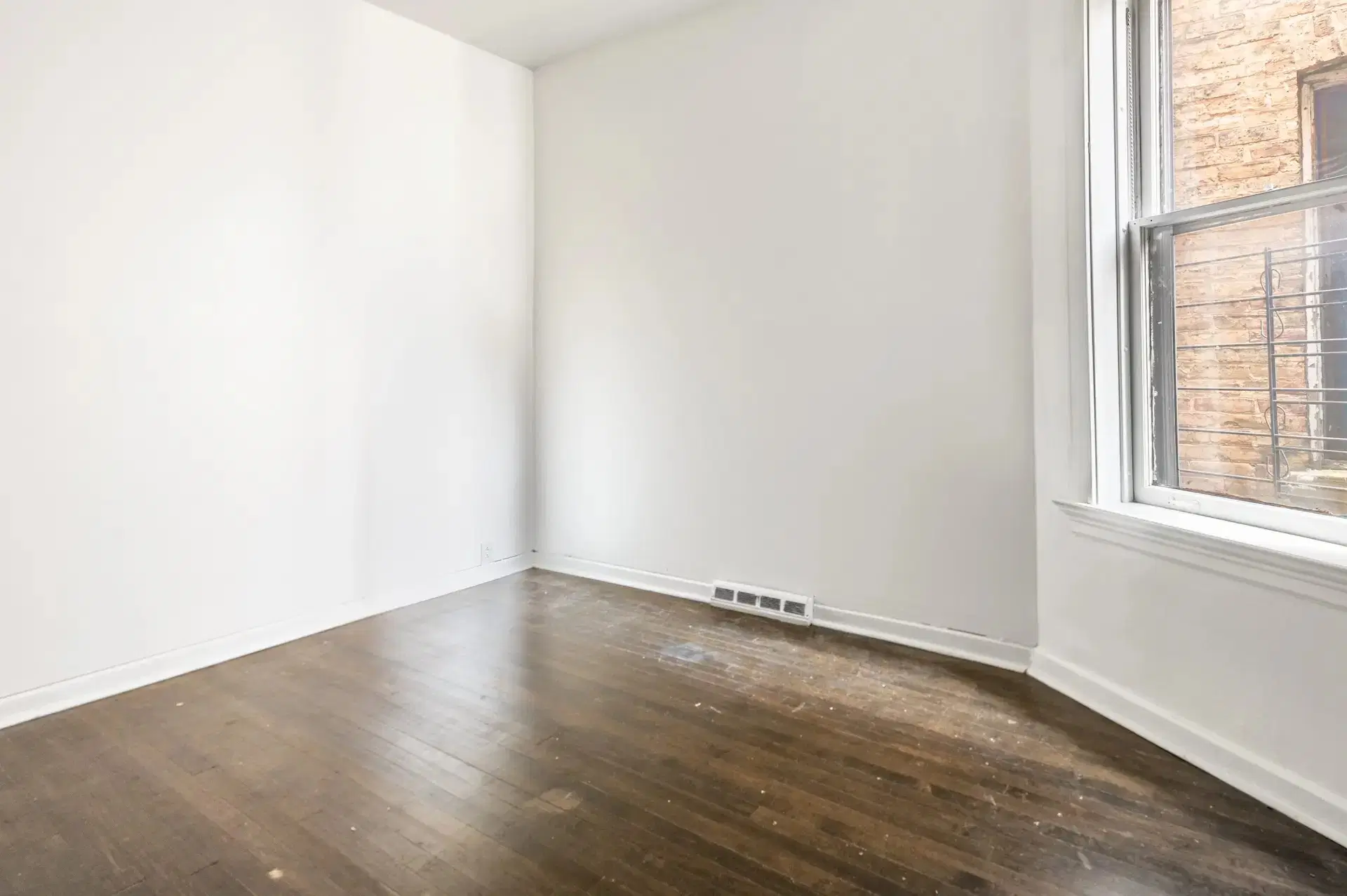 June Homes 60647, Chicago – #1495: Logan Square on a flexible lease