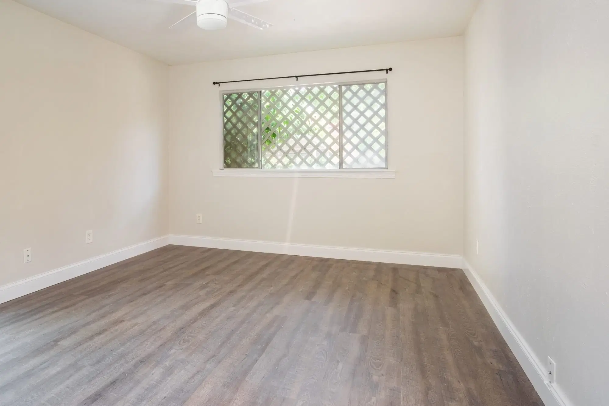 June Homes 75214, Dallas – #1326D: NorthEast Dallas