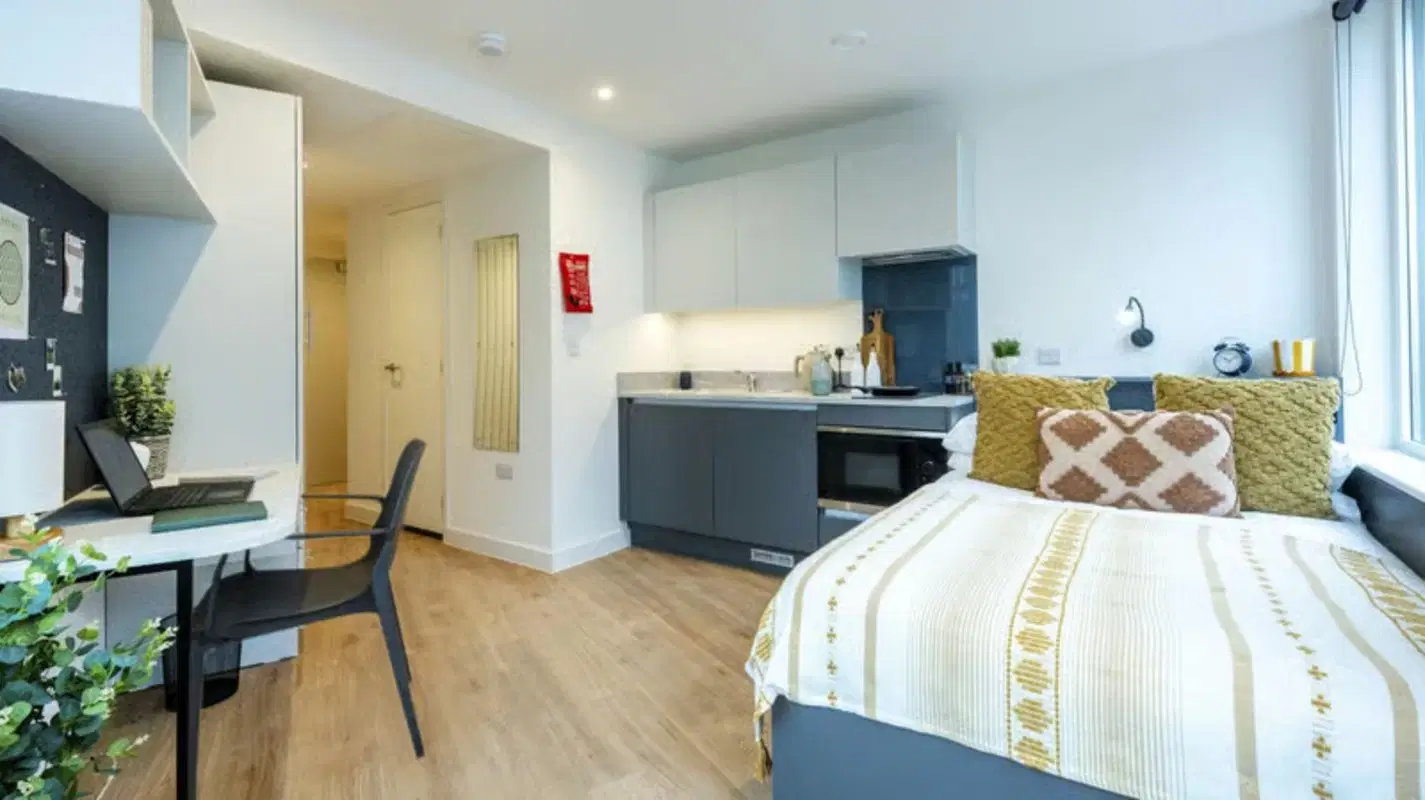Sheares Hall, Newcastle upon Tyne – Premium Corner Studio