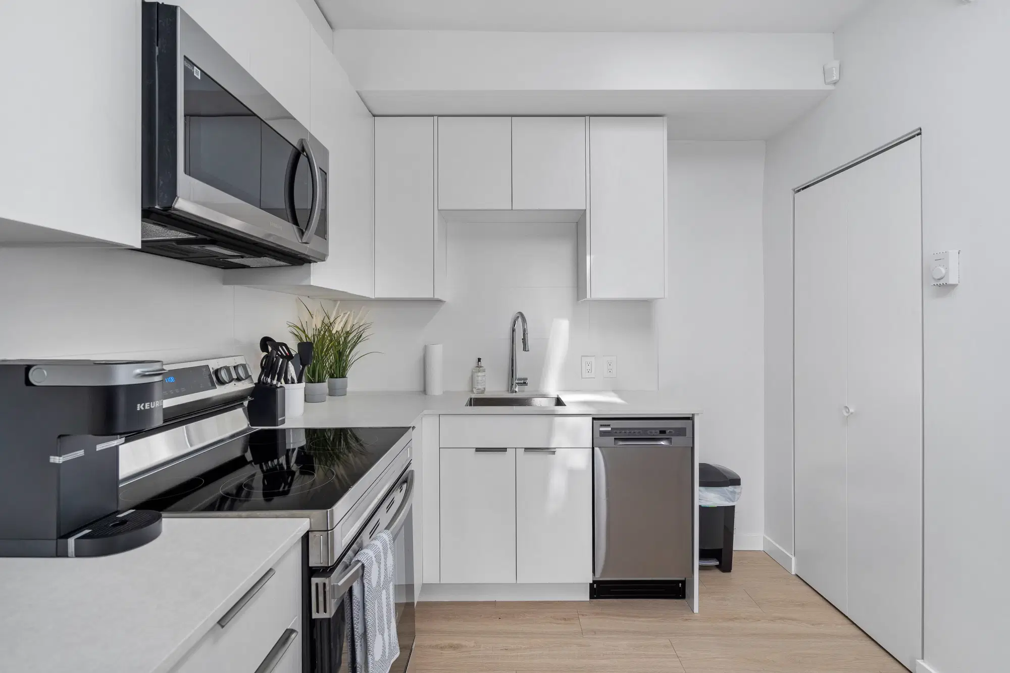 1169 Granville St, Vancouver – Kitchen