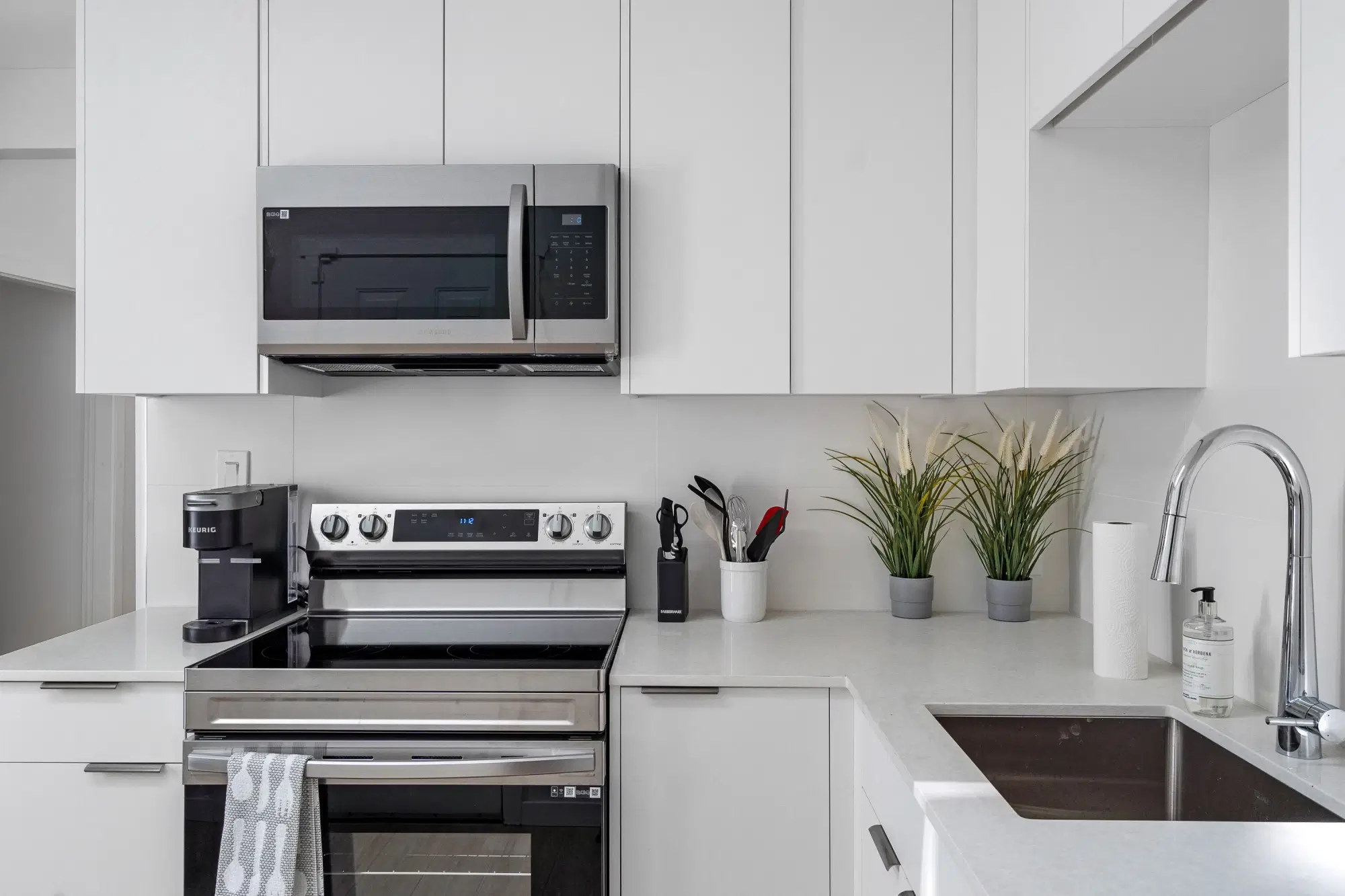 1169 Granville St, Vancouver – Kitchen