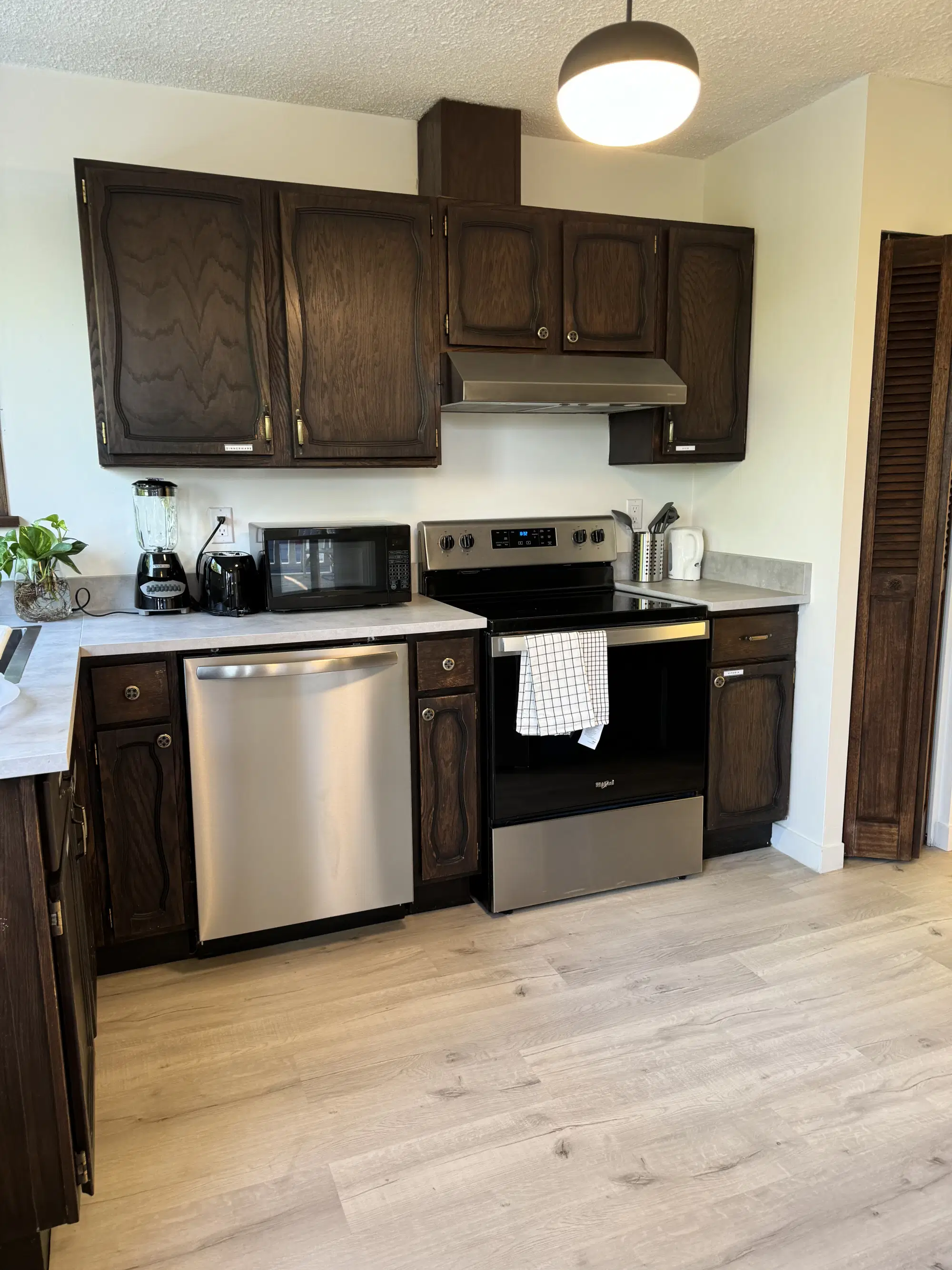 2133 Sperling Ave, Vancouver – Kitchen