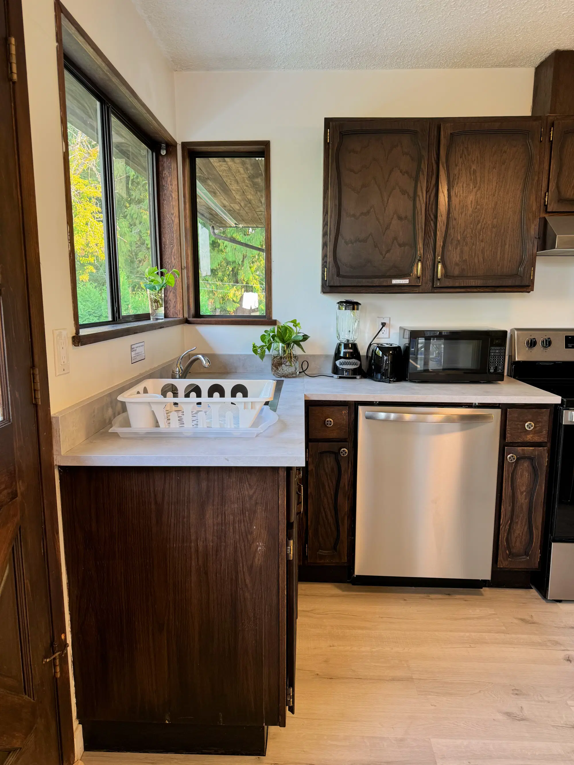 2133 Sperling Ave, Vancouver – Kitchen