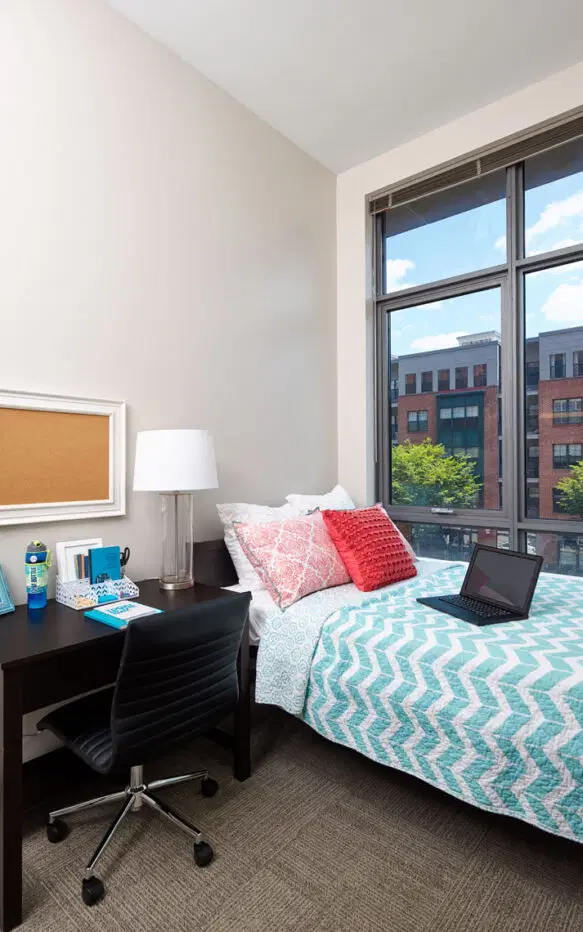 Nine East 33rd, Baltimore – Bedroom