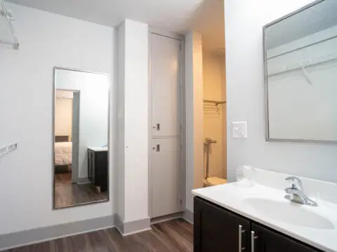 Century Towers, Kansas – Bathroom