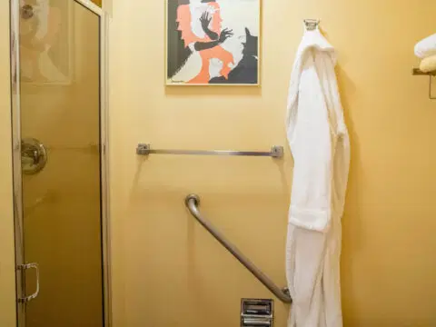 Century Towers, Kansas – Bathroom