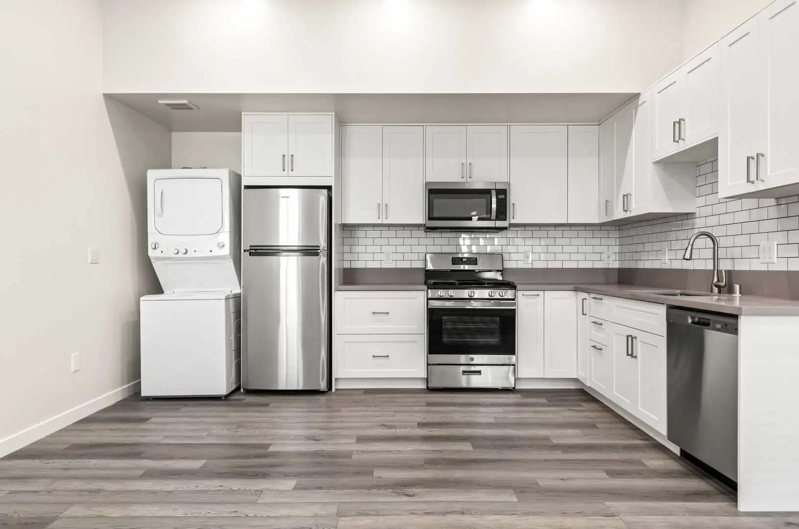St. James, Los Angeles – 4 Bedroom 4 Bathroom Apartment