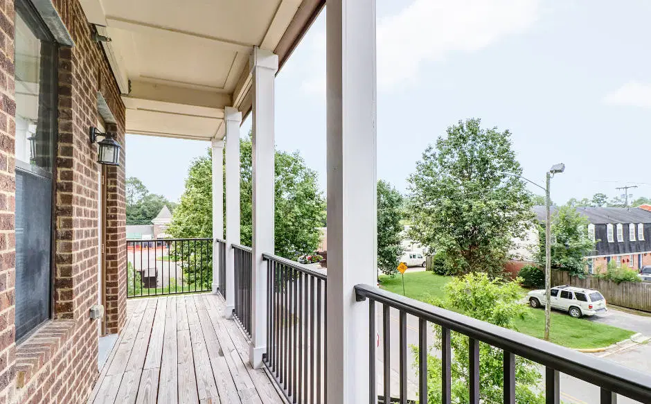 Betty, Savannah – Exterior