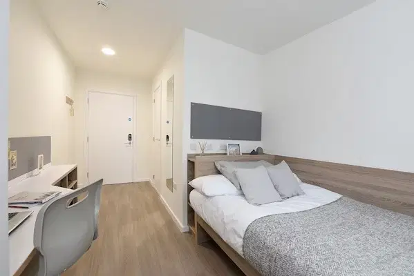 St Mungo's, Glasgow – Ensuite Bronze