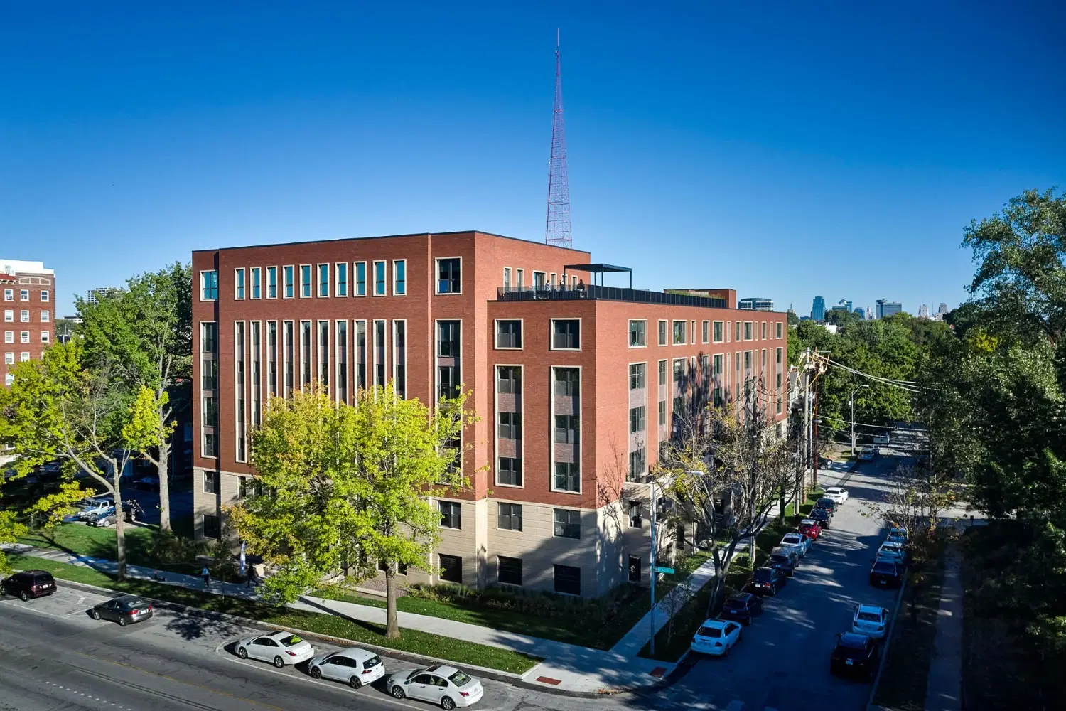 520 East, Kansas – Exterior