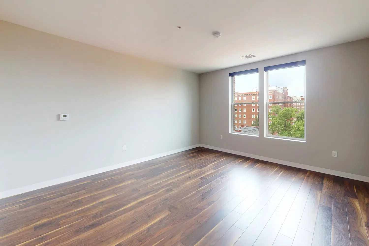 520 East, Kansas – Studio