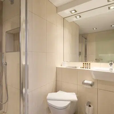 Iconinc Manchester Victoria, Manchester – Bathroom