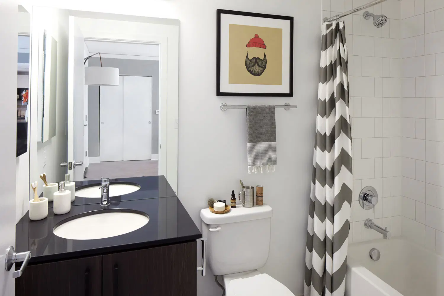 Ambassador, Kansas City – Bathroom