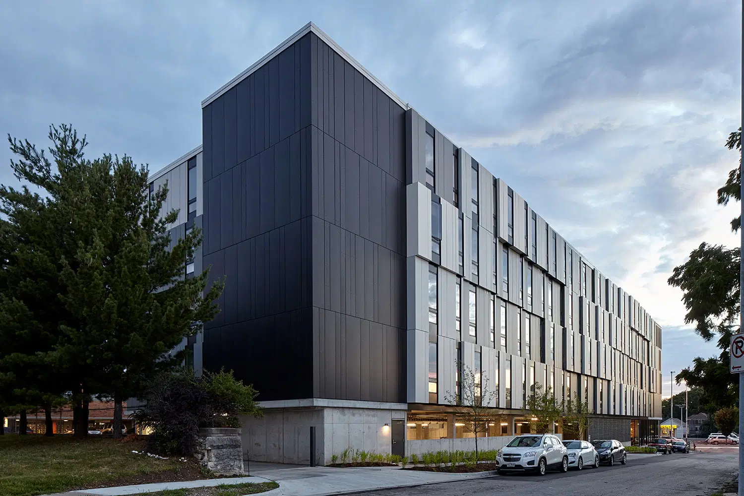 3435 Main, Kansas City – Exterior