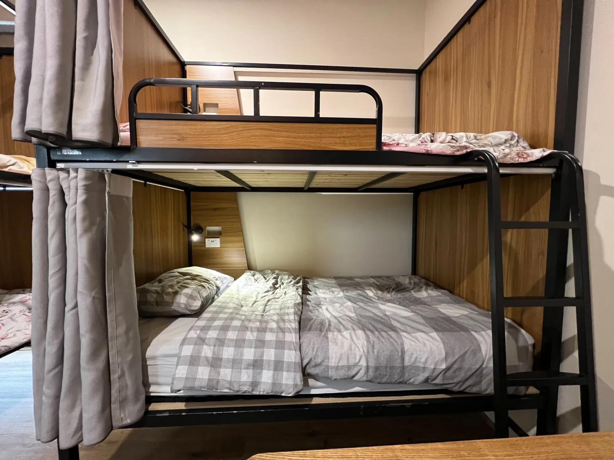 864 Swanston Street, Melbourne – 3 People’s Room
