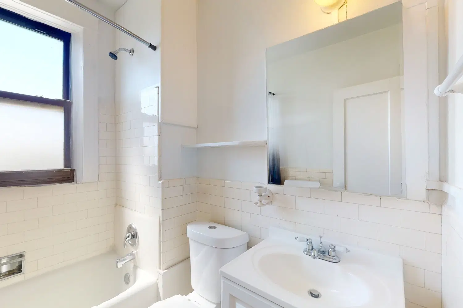 Branscome Apartments, St. Louis – Bathroom