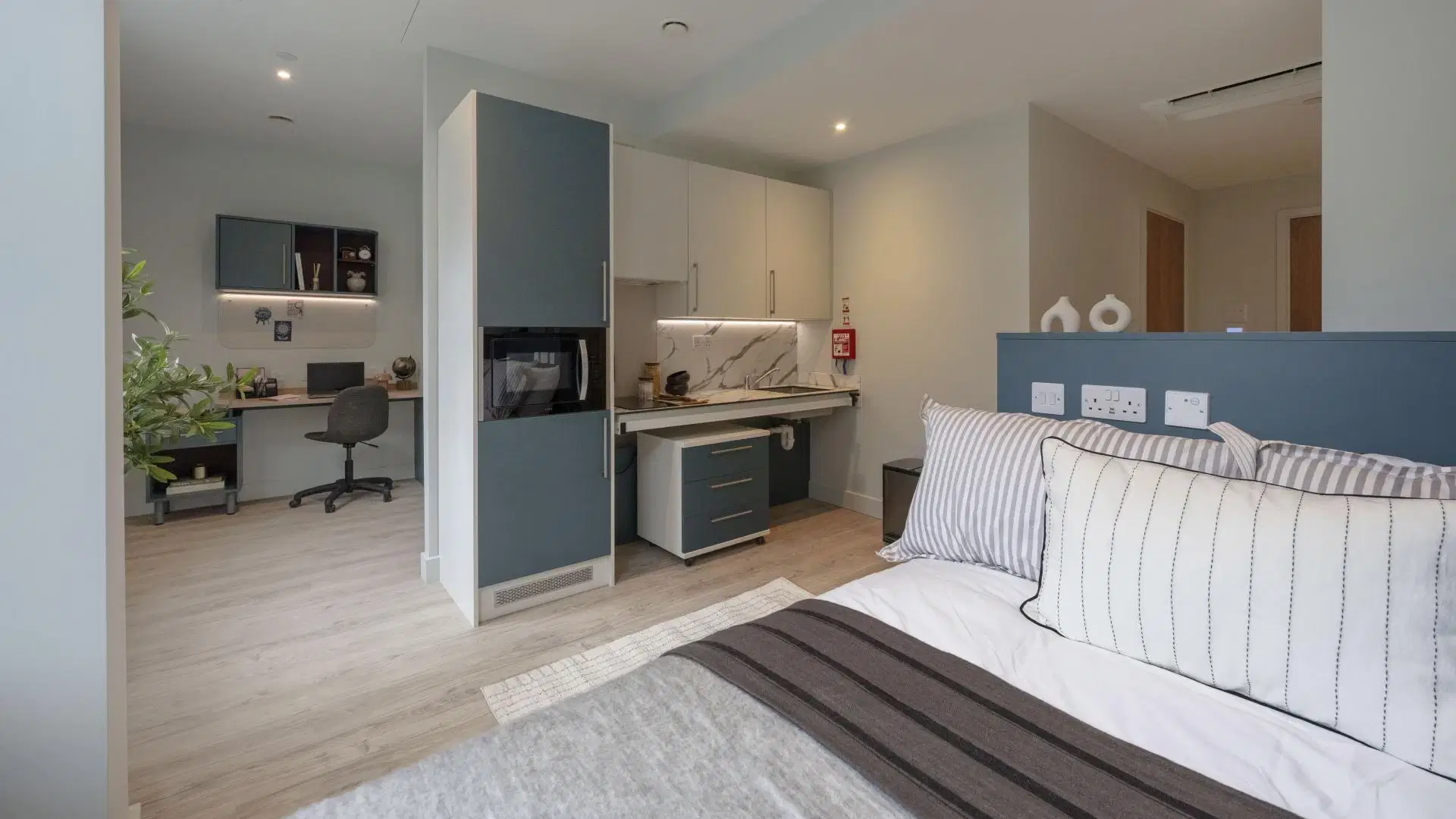 Willen House, London – Gold Plus Studio