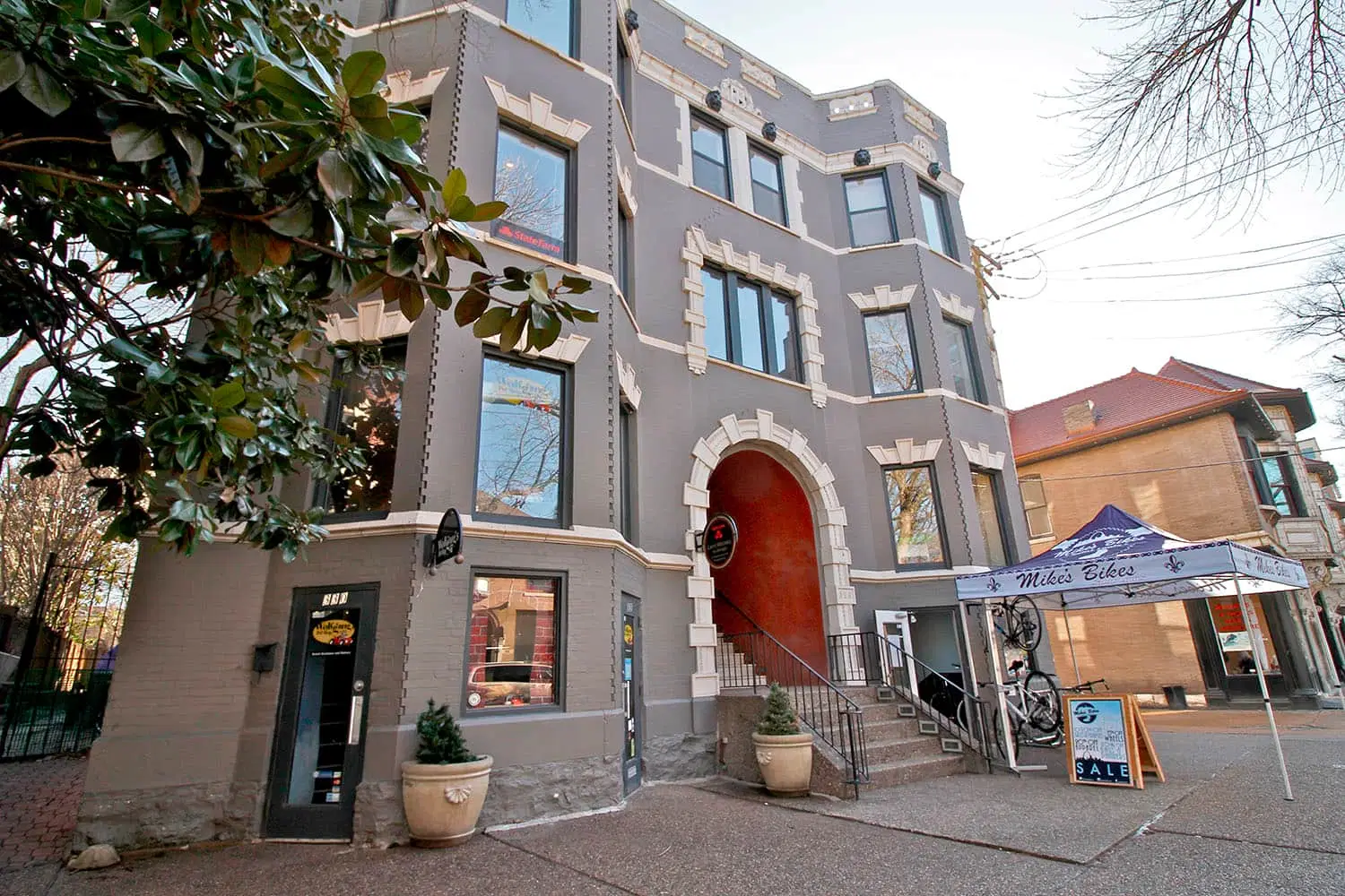 Landesman, St. Louis – Exterior