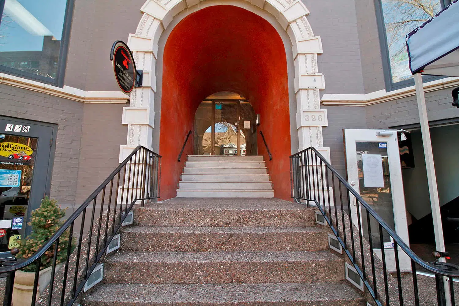 Landesman, St. Louis – Exterior