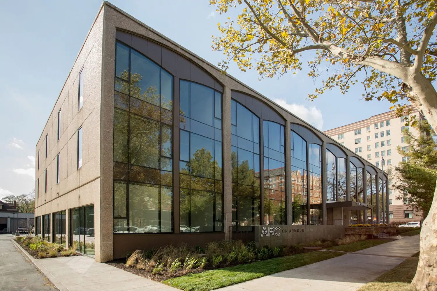Arc On Armour, Kansas City – Exterior