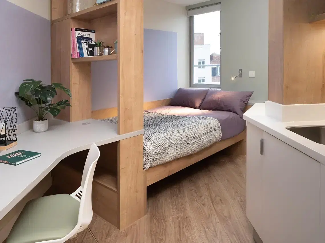 Yugo The Curve, London – Standard Studio