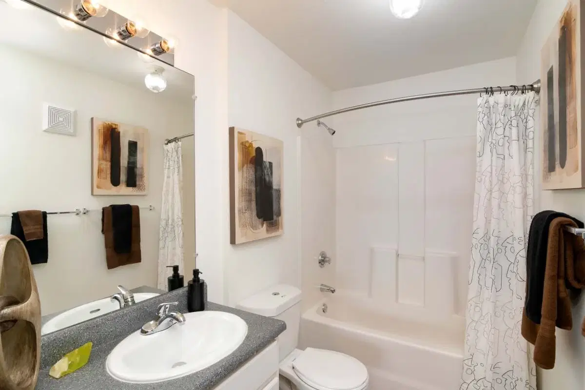Astoria, Denton – Bathroom