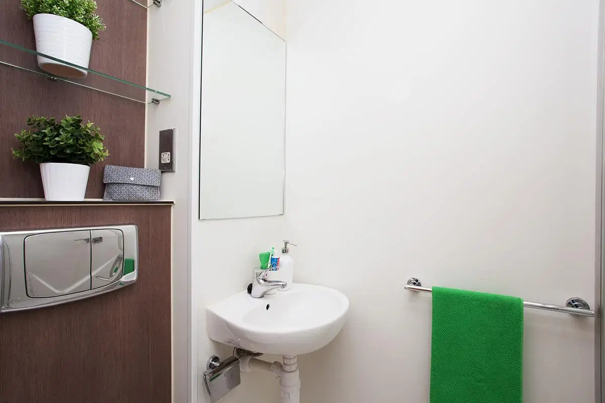 GoBritanya Kirby Street Residence, London – Bathroom