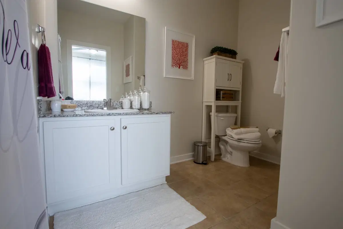The Waverly, Newark – Bathroom