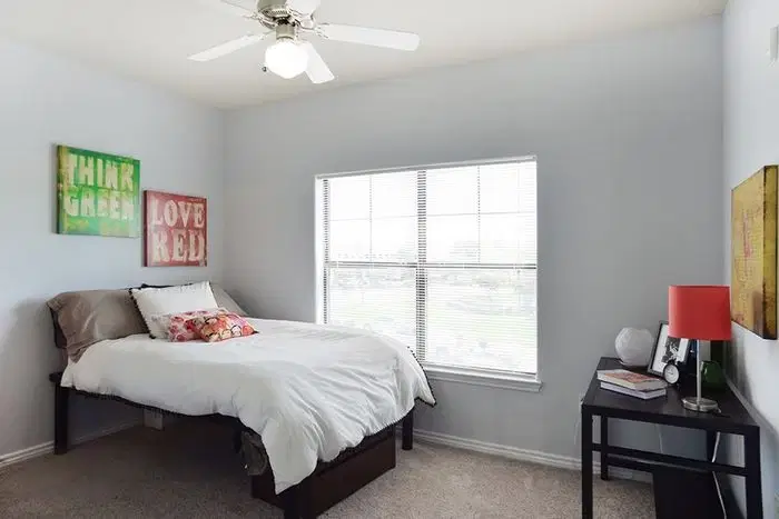 Midtown 905, Denton – Bedroom