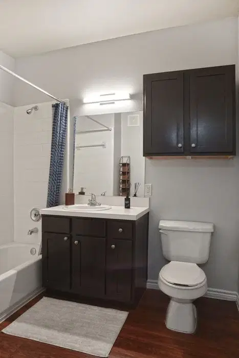 Midtown 905, Denton – Bathroom