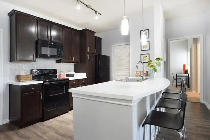 Midtown 905, Denton – Kitchen