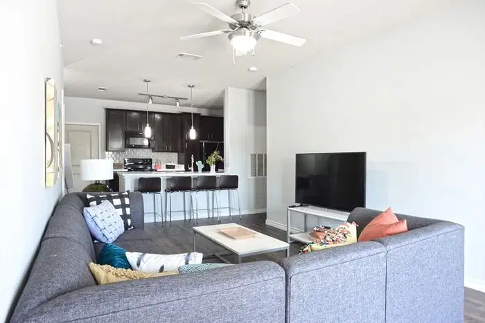 Midtown 905, Denton – Kitchen
