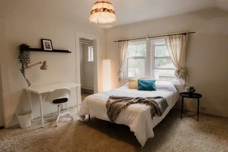 5570 Balaclava St, Vancouver – Goya Room( 6 Bed 2 Bath )