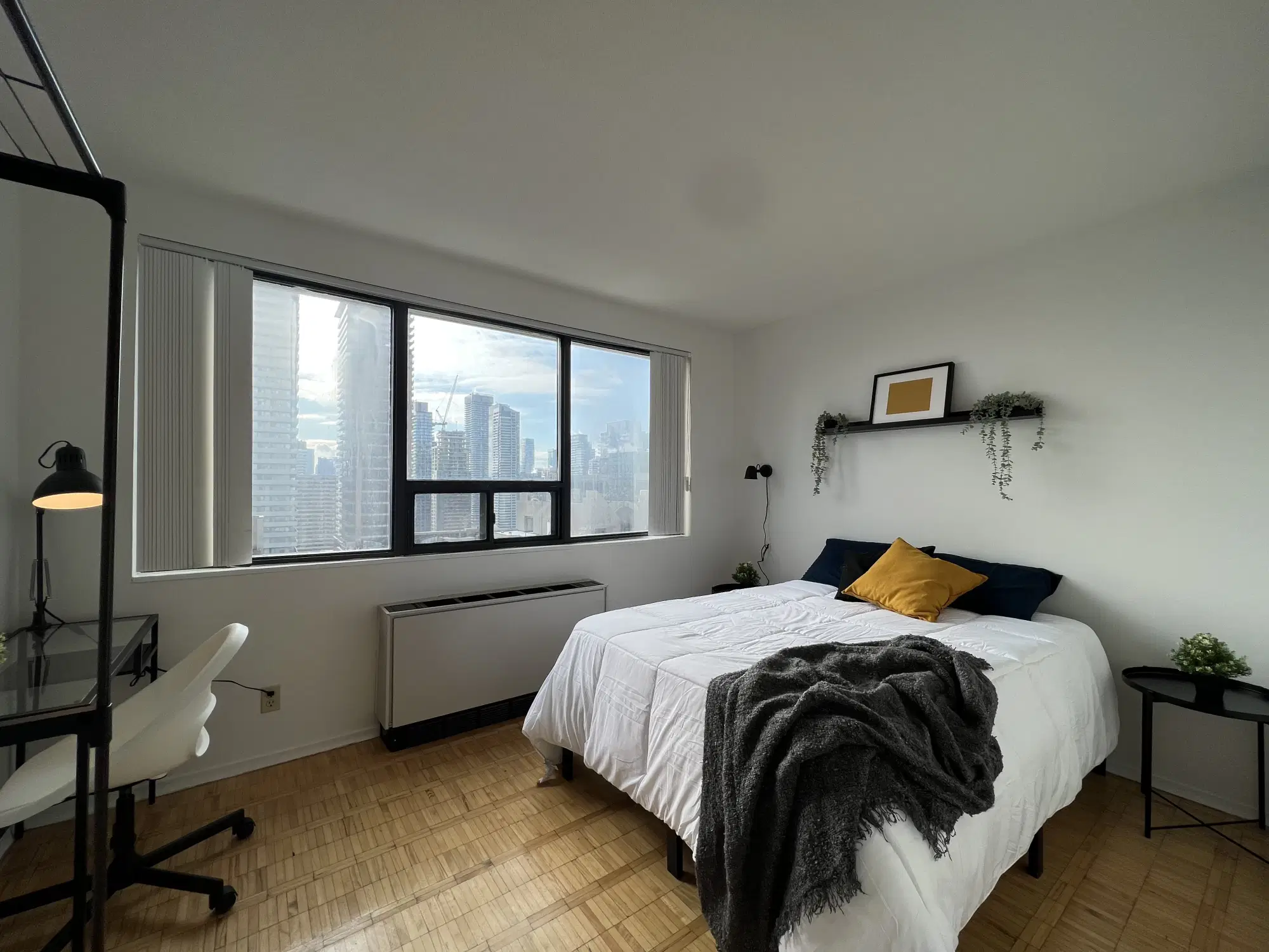 88 Bloor St E, Toronto – 1910 Flex Room (1 Bed 1 Bath)