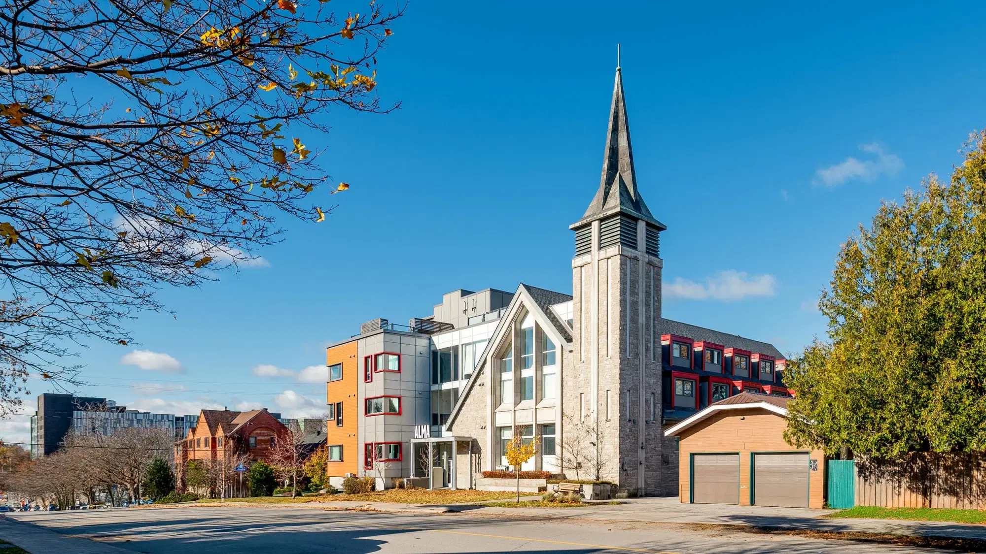 Alma Sandy Hill, Ottawa – Exterior