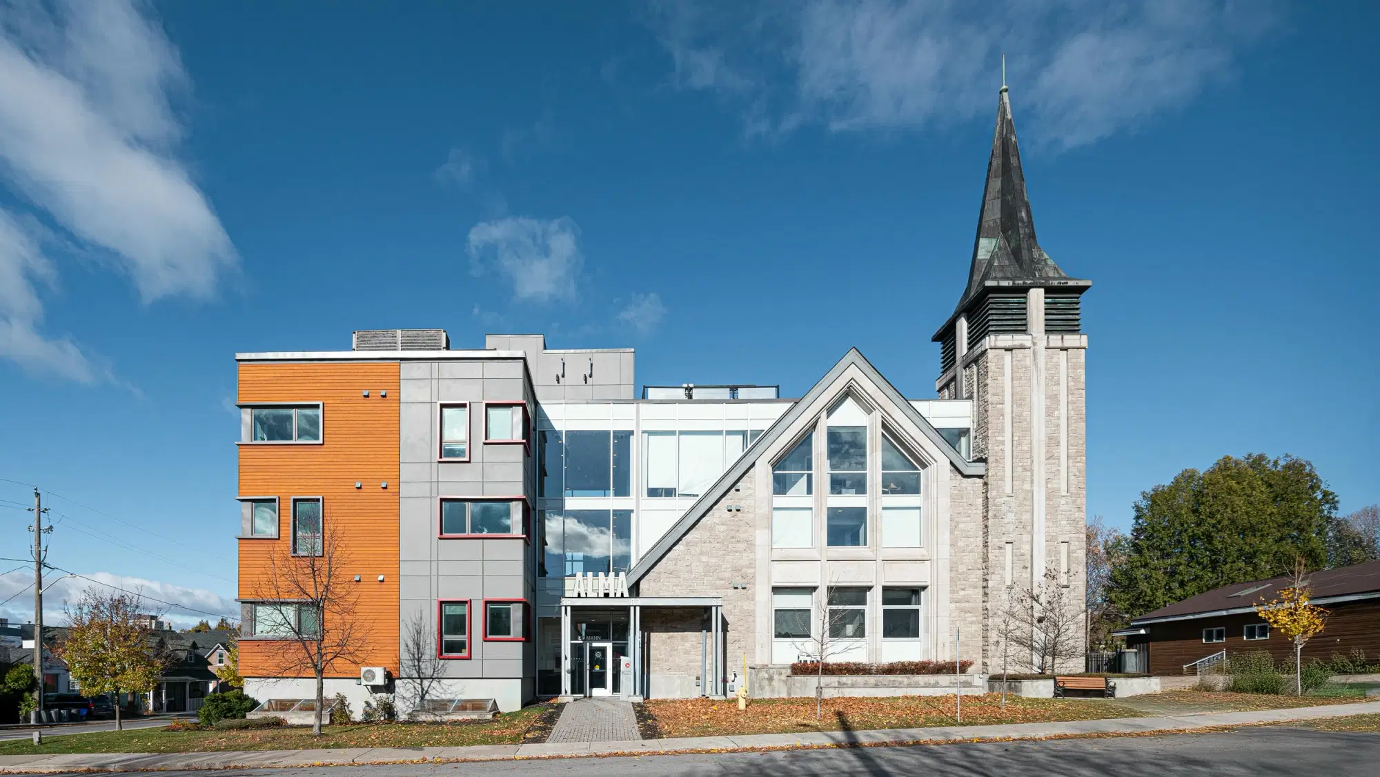 Alma Sandy Hill, Ottawa – Exterior