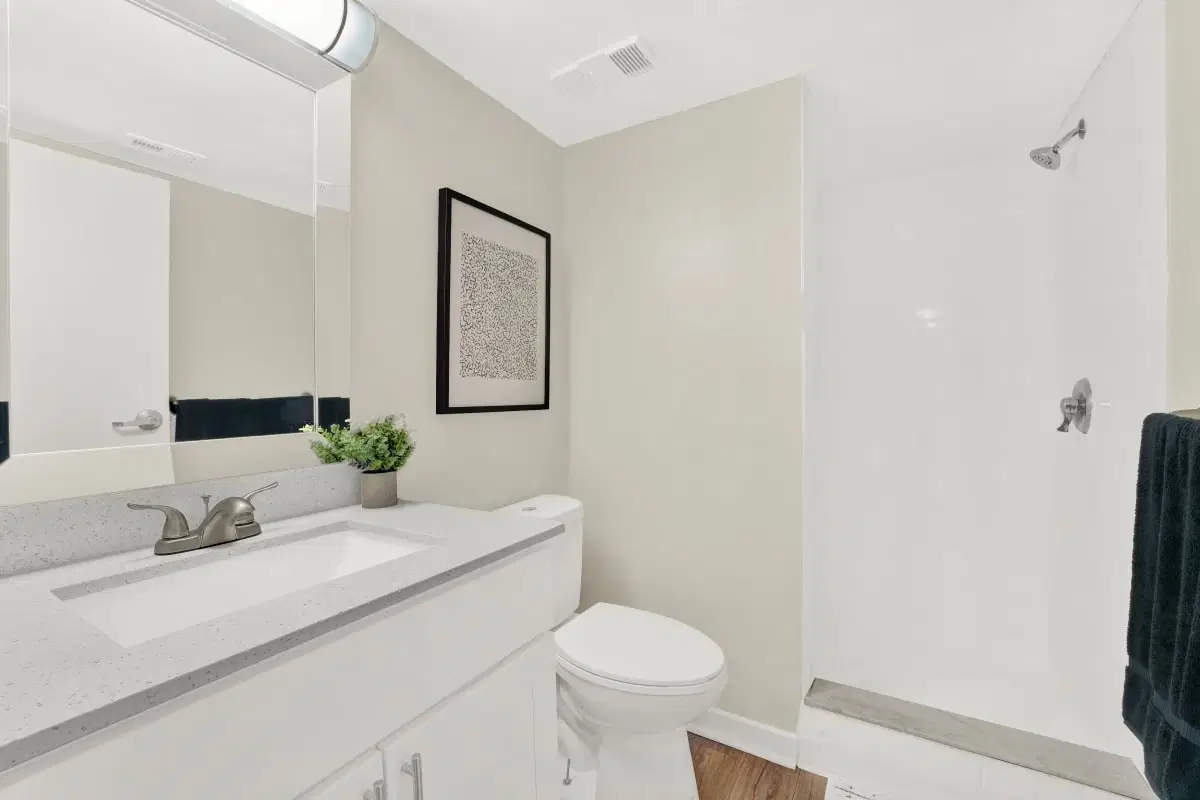 On50, Tampa – Bathroom
