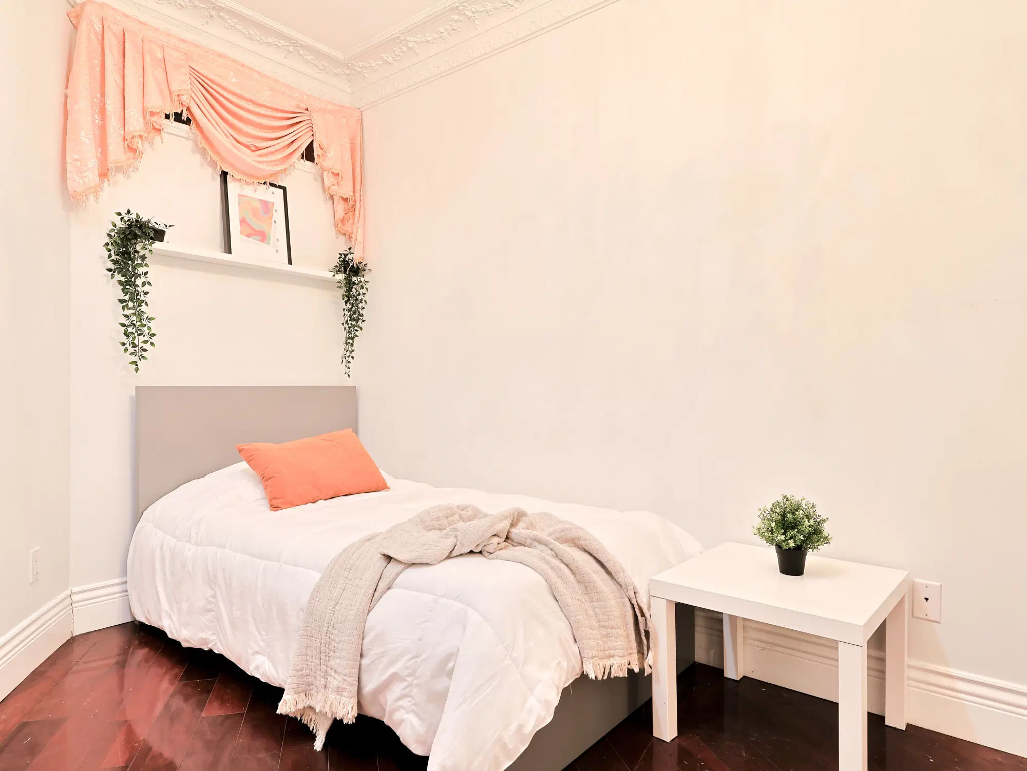 2111 W 34th Avenue, Vancouver – Pisa Room (12 Bed 11 Bath)