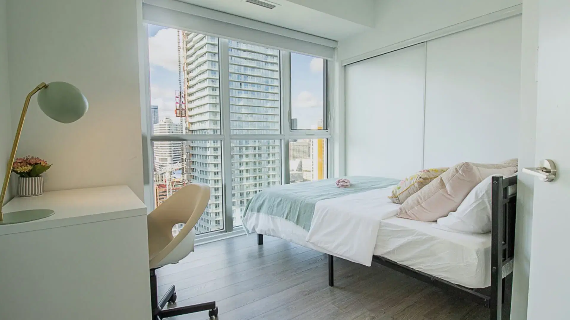 Liwinco Yonge Dundas Street, Toronto – Deluxe Big | 3104