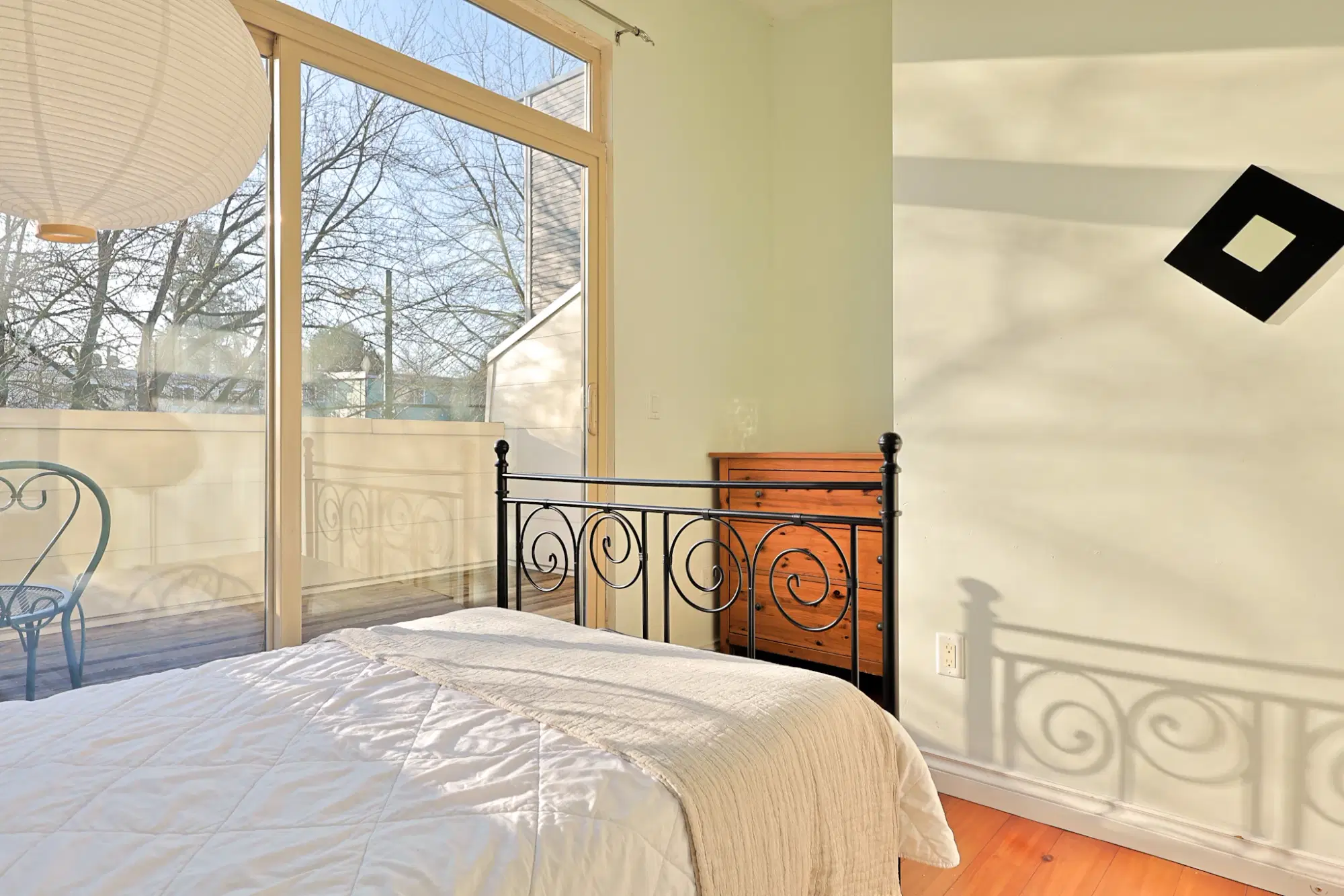 923 E Broadway, Vancouver – Frankfurt Room (1 Bed 1 Bath)