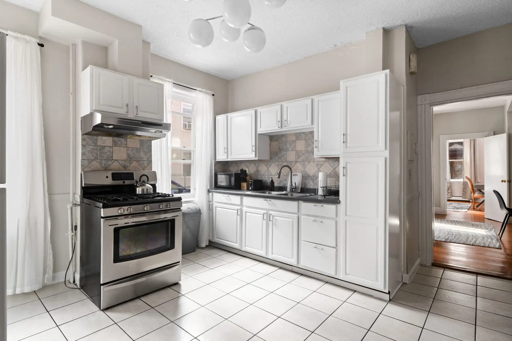 June Homes 02130, Boston – Kitchen