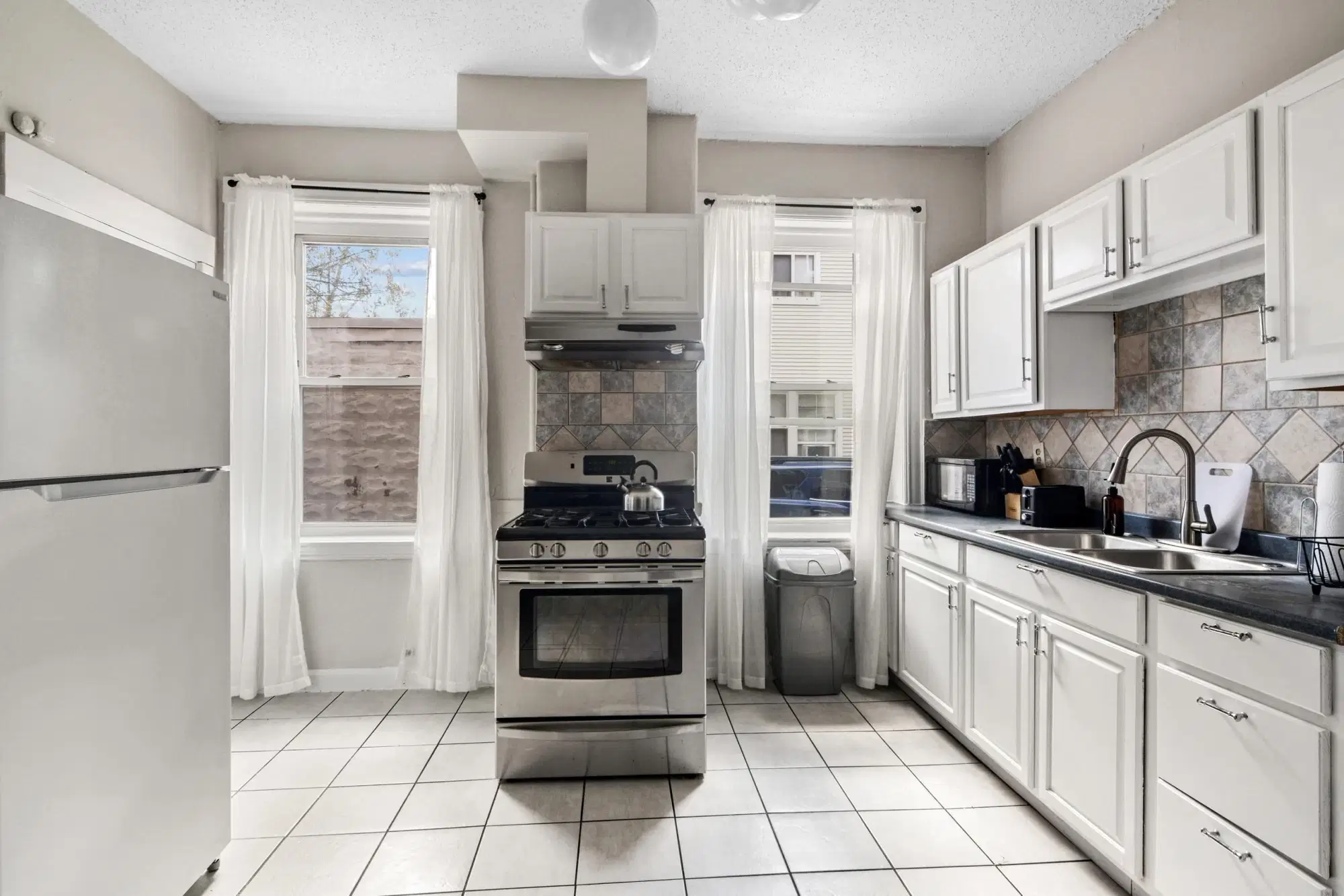 June Homes 02130, Boston – Kitchen