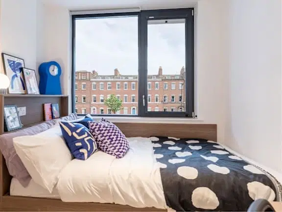 Glassworks, Bristol – Skyline Silver En Suite