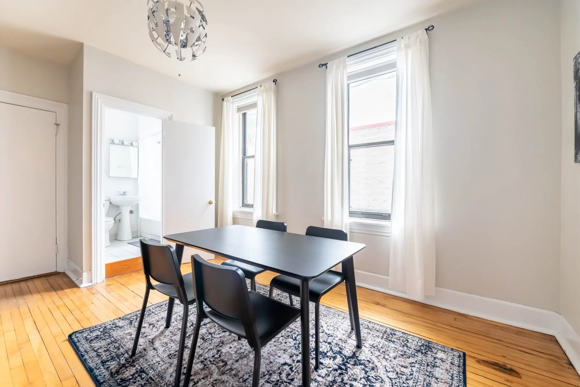 June Homes 60614, Chicago – Common Area