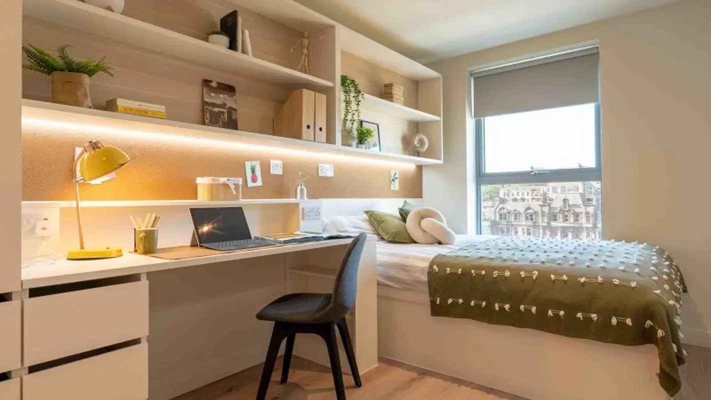 iQ Cullen House, Glasgow – Silver Studio Plus