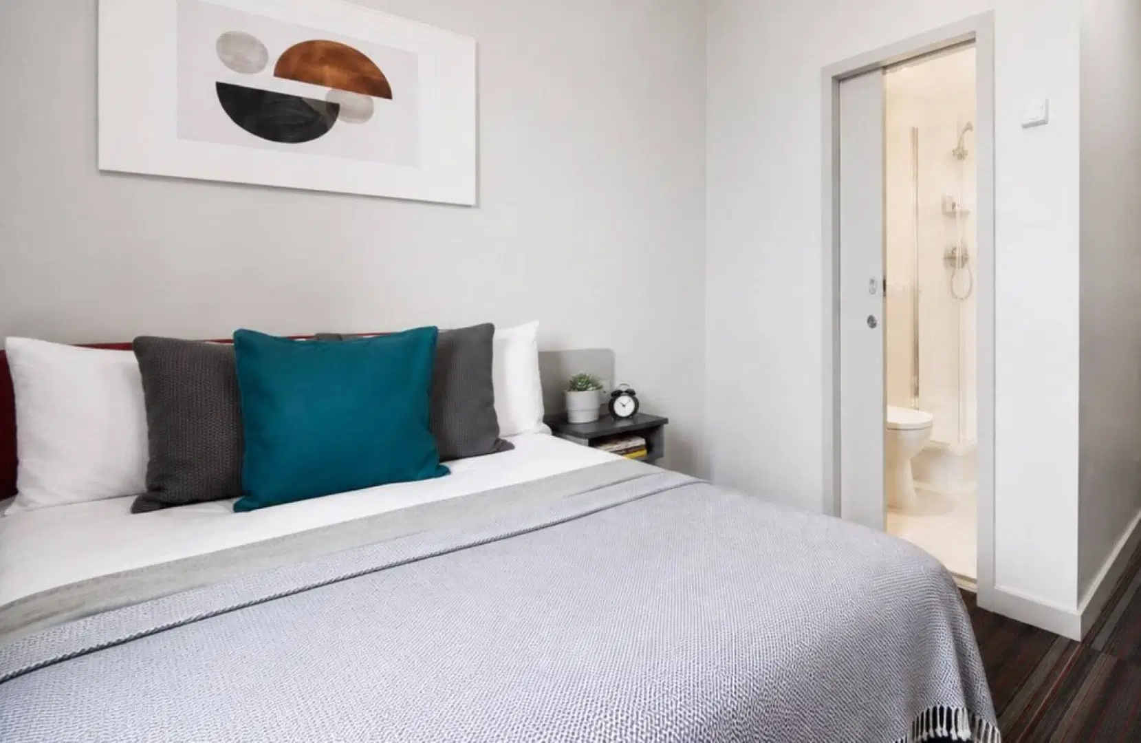 Pillar Box, Coventry – Superior Ensuite